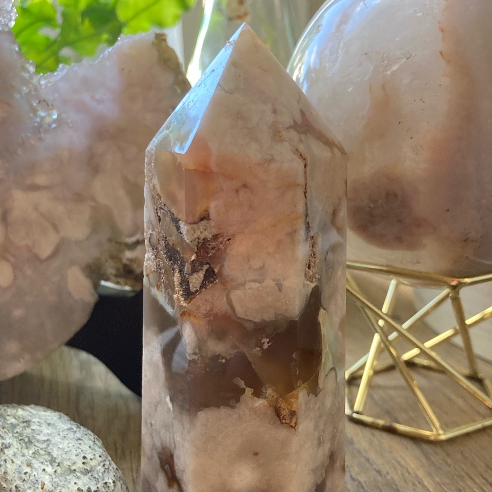 Flower agate tower, Crystal tower, Stones
